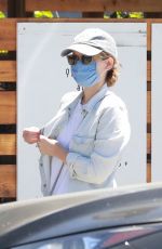 KATE MARA Pick Up a Take Out Order in Los Feliz 08/09/2020