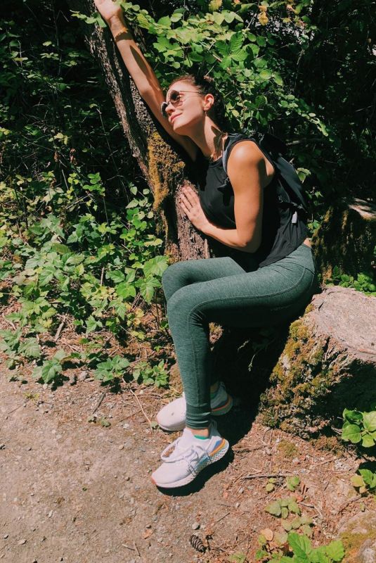 KATHARINE MCPHEE - Instagram Photos 08/04/2020