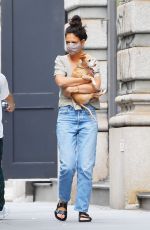 KATIE HOLMES Arrives at Her Home in New York 07/31/2020