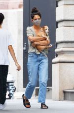 KATIE HOLMES Arrives at Her Home in New York 07/31/2020