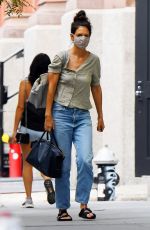 KATIE HOLMES Arrives at Her Home in New York 07/31/2020