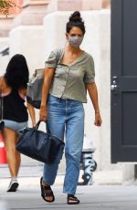 KATIE HOLMES Arrives at Her Home in New York 07/31/2020
