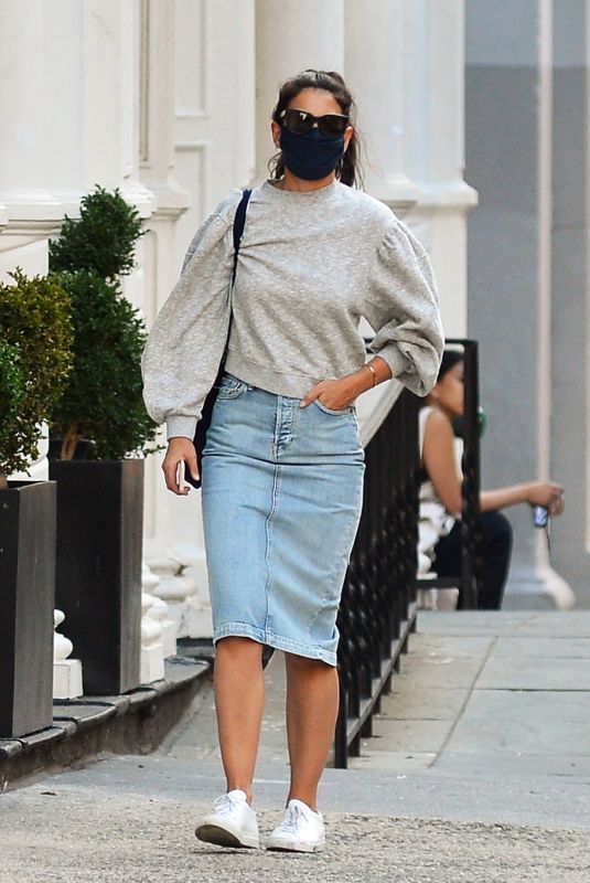 KATIE HOLMES Out and About in New York 08/19/2020