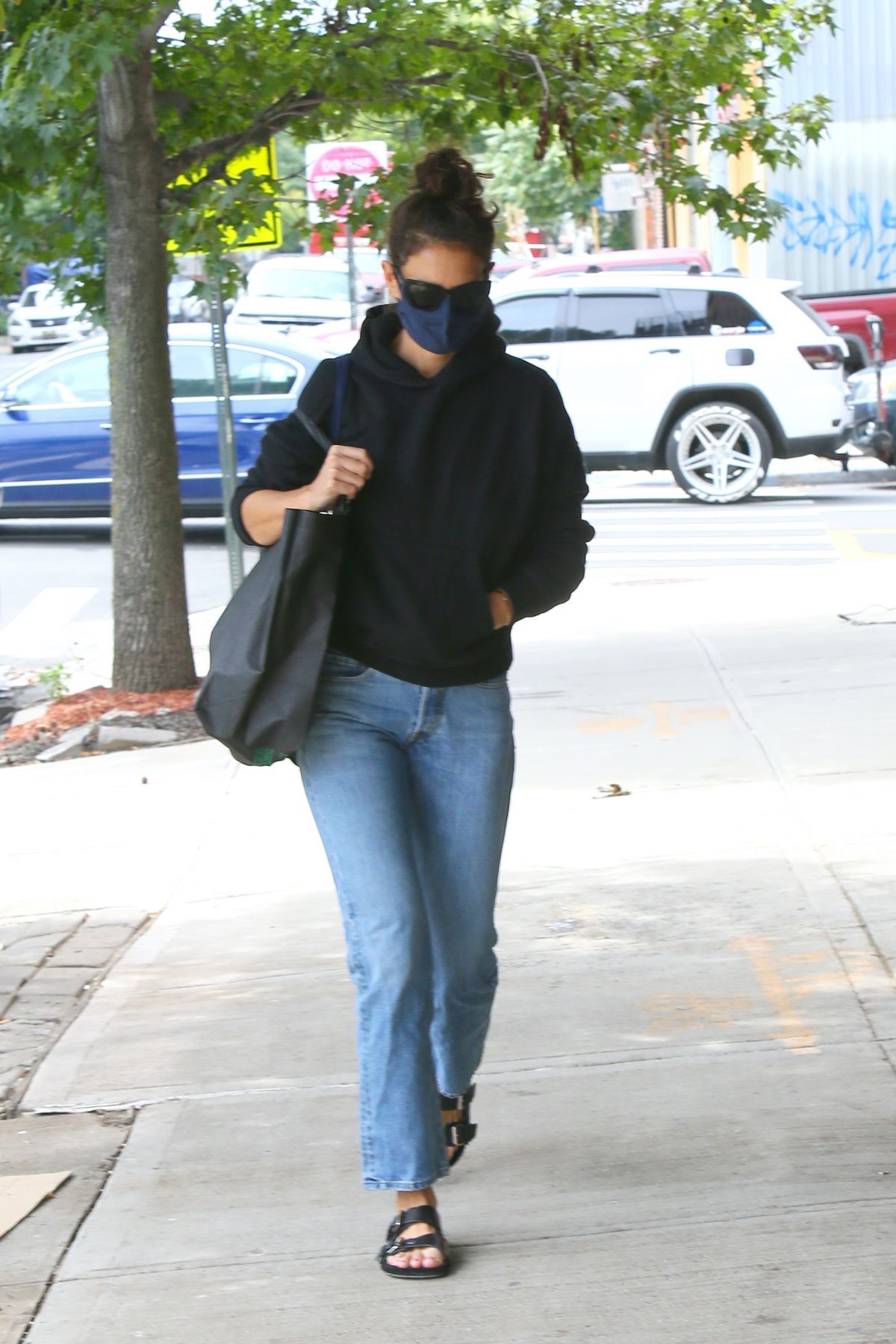 katie-holmes-out-in-new-york-08-21-2020-5.jpg