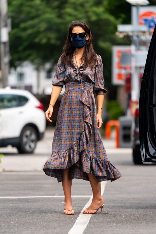 KATIE HOLMES Out in New York 08/23/2020