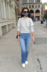 KATIE HOLMES Shopping for Face Lotion in New York 08/04/2020