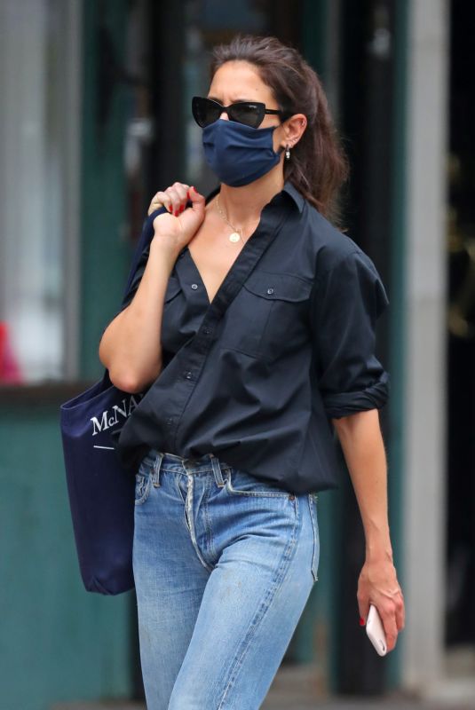 KATIE HOLMES Wearing a Mask Out in New York 08/28/2020