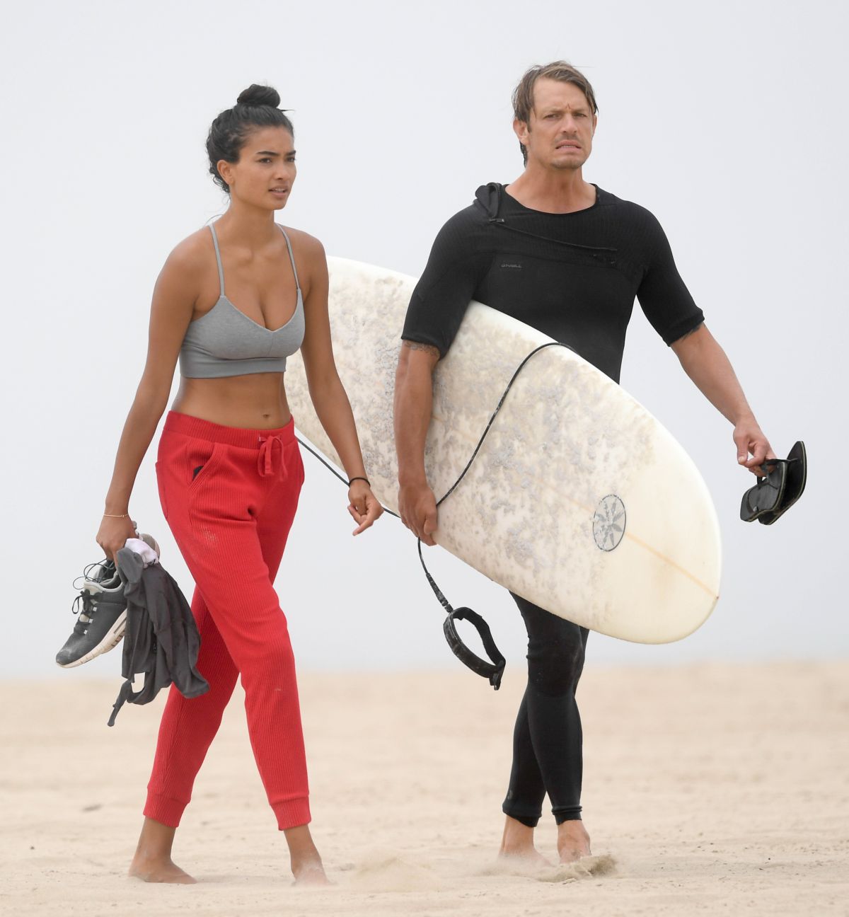 KELLY GALE Out At A Beach In Santa Monica 08 06 2020 HawtCelebs kelly-gale-out-at-a-beach-in-santa-monica-08-06-2020-hawtcelebs