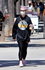 KELLY OSBOURNE Leaves Joan