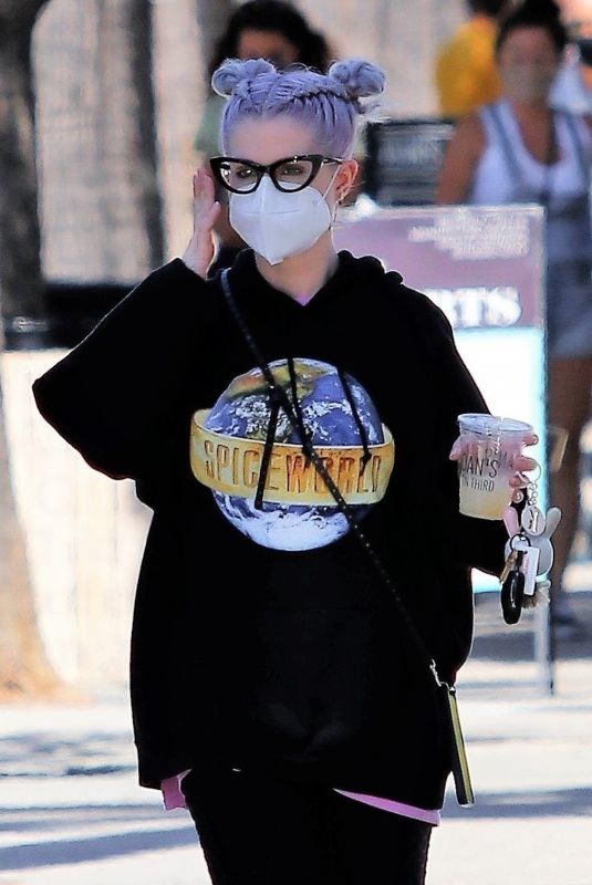 KELLY OSBOURNE Leaves Joan