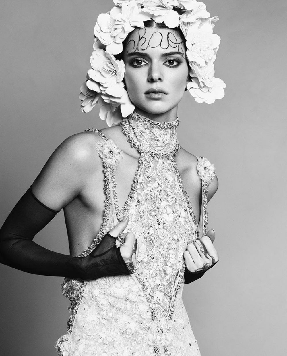 kendall-jenner-for-chaos-sixtynine-no5-chanel-issue-by-luigi-lango-august-2020-2.jpg
