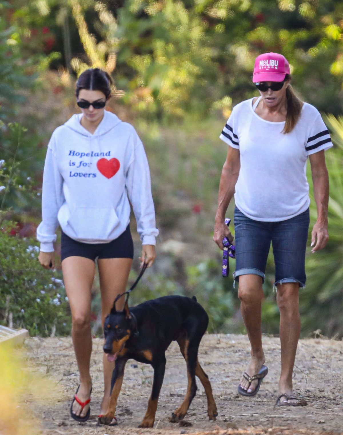 kendall-jenner-out-hiking-with-her-dad-caitlyn-jenner-in-malibu-08-01-2020-0.jpg