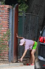 KRISTEN BELL Arrives on the Site of Her New Home in Los Feliz 08/23/2020