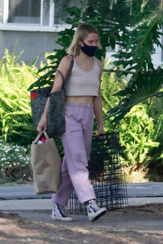 KRISTEN BELL Out and About in Los Feliz 08/16/2020