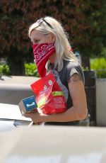 KRISTEN STEWART and DLAN MEYER Shopping at For Pets Only in Los Feliz 08/24/2020