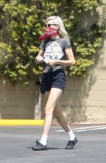 KRISTEN STEWART and DLAN MEYER Shopping at For Pets Only in Los Feliz 08/24/2020