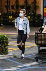 KRISTEN STEWART and DYLAN MEYER Shopping at Ralphs Supermarket in Malibu 08/27/2020