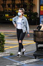KRISTEN STEWART and DYLAN MEYER Shopping at Ralphs Supermarket in Malibu 08/27/2020