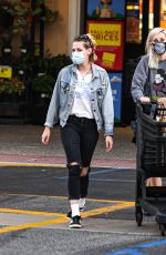KRISTEN STEWART and DYLAN MEYER Shopping at Ralphs Supermarket in Malibu 08/27/2020