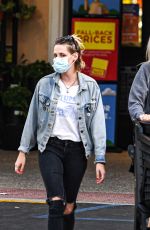 KRISTEN STEWART and DYLAN MEYER Shopping at Ralphs Supermarket in Malibu 08/27/2020