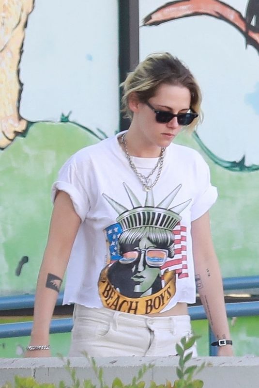 KRISTEN STEWART Out and About in Los Feliz 08/30/2020