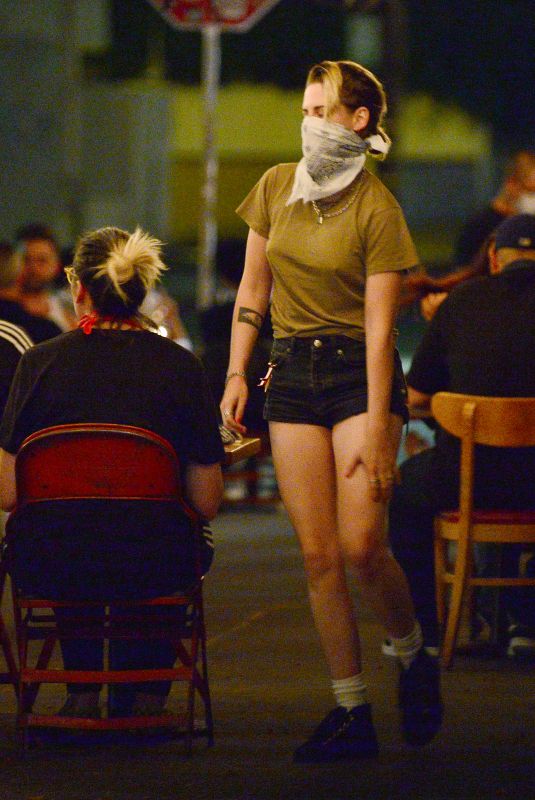 KRSITEN STEWART Out for Dinner with Friends in Los Angeles 08/23/2020