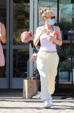 LESLIE MANN Shopping at Whole Foods in Malibu 08/11/2020