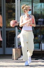 LESLIE MANN Shopping at Whole Foods in Malibu 08/11/2020
