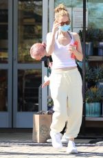 LESLIE MANN Shopping at Whole Foods in Malibu 08/11/2020