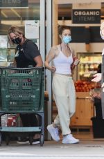 LESLIE MANN Shopping at Whole Foods in Malibu 08/11/2020