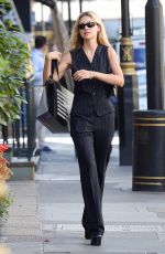NICOLE PELTZ Show £350,000 Engagement Ring Out in London 07/30/2020
