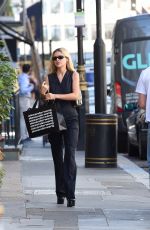 NICOLE PELTZ Show £350,000 Engagement Ring Out in London 07/30/2020