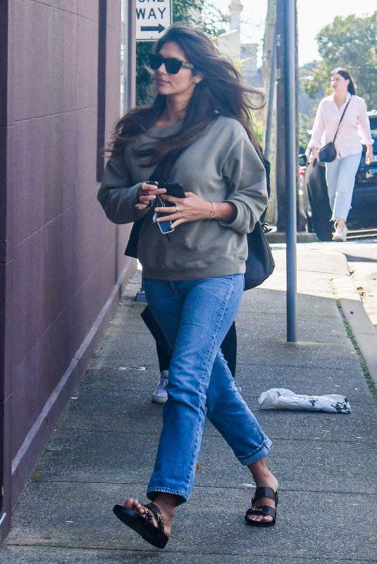 PIA MILLER Heading to a Hair Dresser in Paddington 08/15/2020