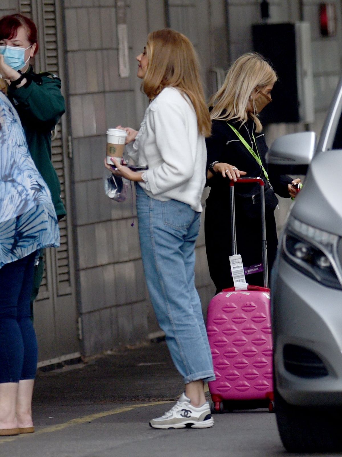 pixie-lott-on-the-set-of-the-voice-kids-in-manchester-08-22-2020-4.jpg