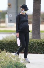 Pregnant KATHERINE SCHWARZENEGGER Out and About in Brentwood 08/03/2020