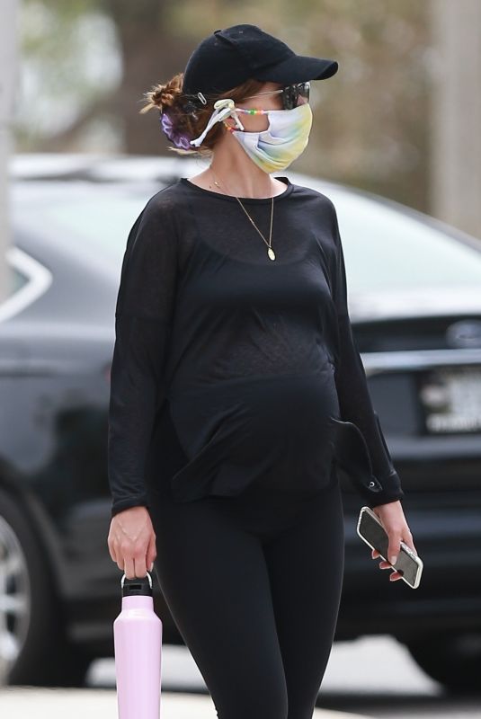 Pregnant KATHERINE SCHWARZENEGGER Out and About in Brentwood 08/03/2020