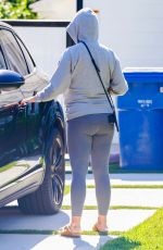 Pregnant KATY PERRY Wearing a Mask Out in Los Angeles 08/11/2020