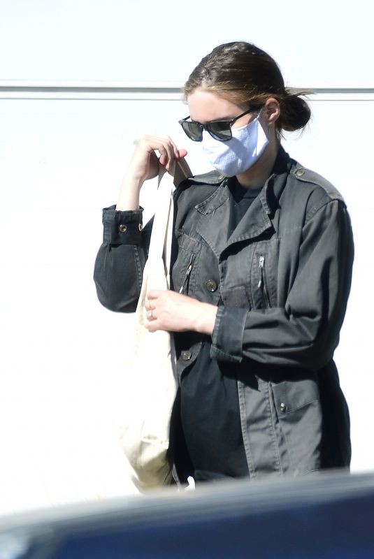 Pregnant ROONEY MARA Out in Los Angeles 08/03/2020