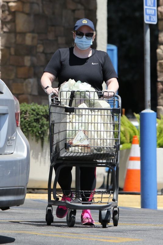 REBEL WILSON Shopping at Gelson