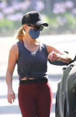 REESE WITHERSPOON Out Hiking in Los Angeles 08/07/2020
