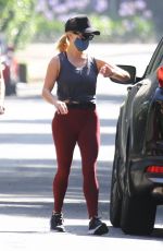 REESE WITHERSPOON Out Hiking in Los Angeles 08/07/2020