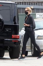 ROSIE HUNTINGTON-WHITELEY Leaves a Gym in West Hollywood 08/04/2020