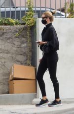 ROSIE HUNTINGTON-WHITELEY Leaves a Gym in West Hollywood 08/04/2020