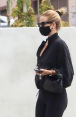 ROSIE HUNTINGTON-WHITELEY Leaves a Gym in West Hollywood 08/04/2020