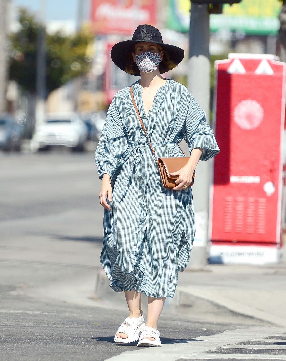 sarah-paulson-out-shopping-in-los-angeles-07-30-2020-1.jpg