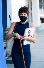 SELMA BLAIR Wearing a Mask at a Newsstand in Los Angeles 08/14/2020