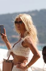 VICTORIA SILVSTEDT Out and About in Saint-tropez 08/01/2020