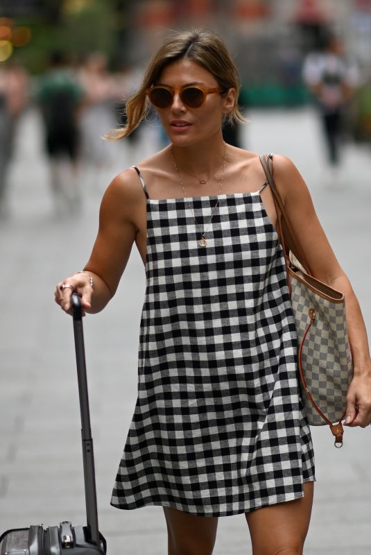 ZOE HARDMAN Leaves Global Radio in London 08/07/2020