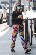 AMELIA and DELILAH HAMLIN at Comoncy Cafe in Beverly Hills 09/21/2020