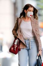 ANNE HATHAWAY Leaves Hair Salon in New York 09/19/2020